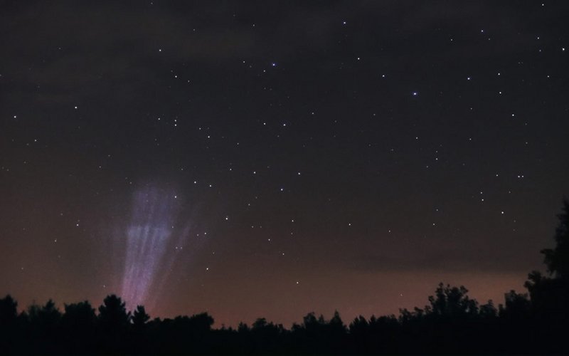 Lichtverschmutzung durch in den Himmel strahlenden Skybeamer