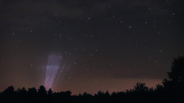 Lichtverschmutzung durch in den Himmel strahlenden Skybeamer Lichtverschmutzung durch in den Himmel strahlenden Skybeamer