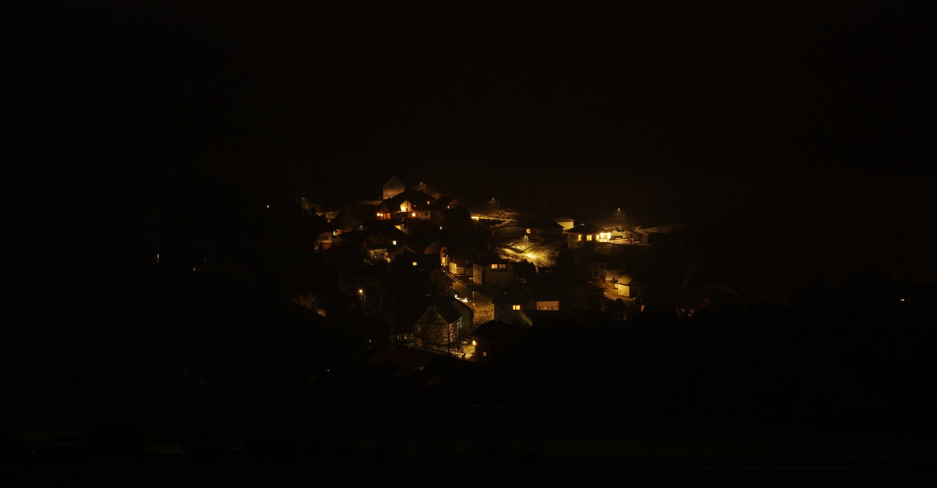 Blick auf das nächtliche Eiweiler nach der Beleuchtungsumstellung 2022